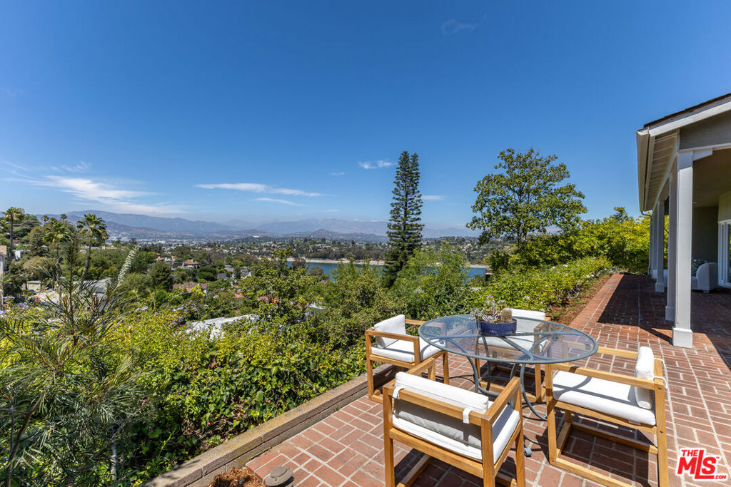 2059 Kenilworth Avenue Property Photo 1