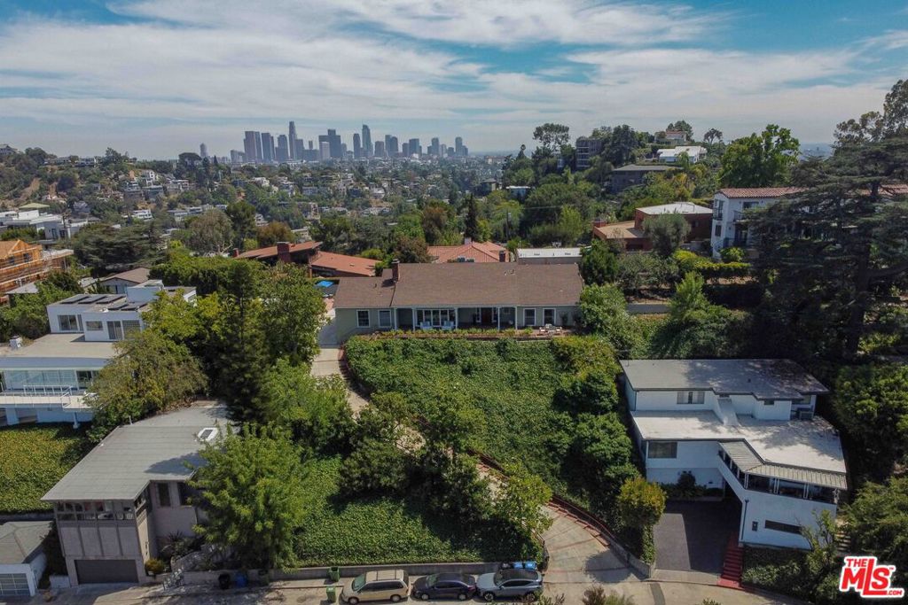 2059 Kenilworth Avenue Property Photo 2