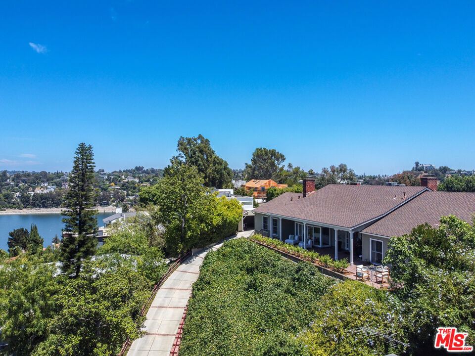 2059 Kenilworth Avenue Property Photo 3