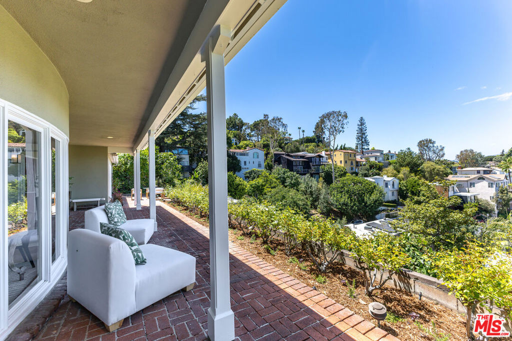 2059 Kenilworth Avenue Property Photo 6