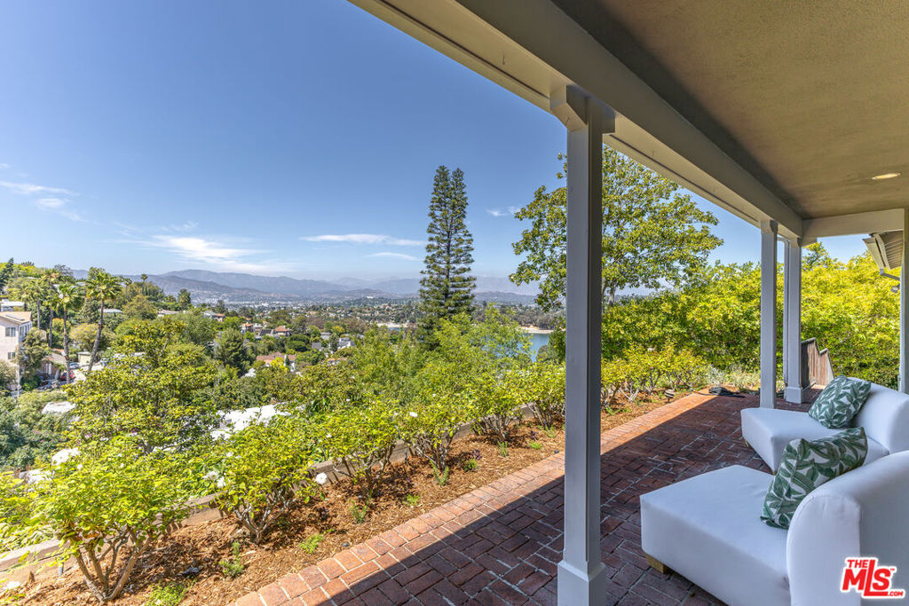 2059 Kenilworth Avenue Property Photo 8