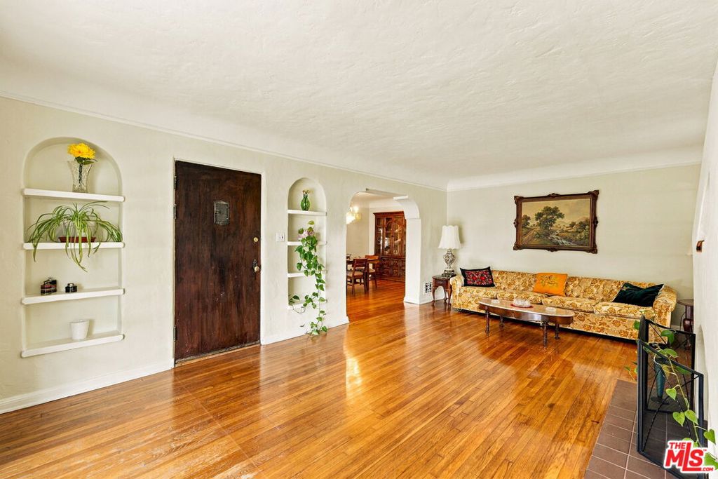 8340 W 4th Street Property Photo 4