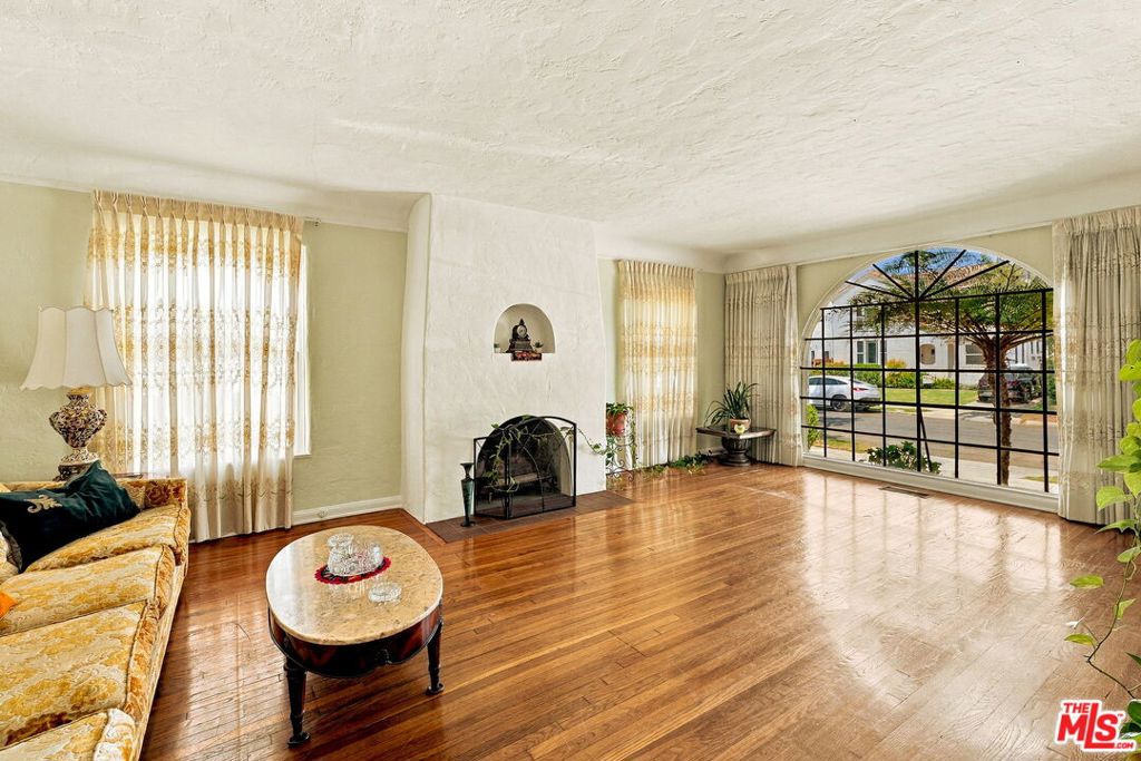 8340 W 4th Street Property Photo 5