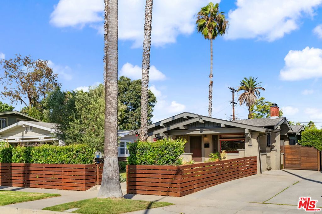 150 S Hobart Boulevard Property Photo 2