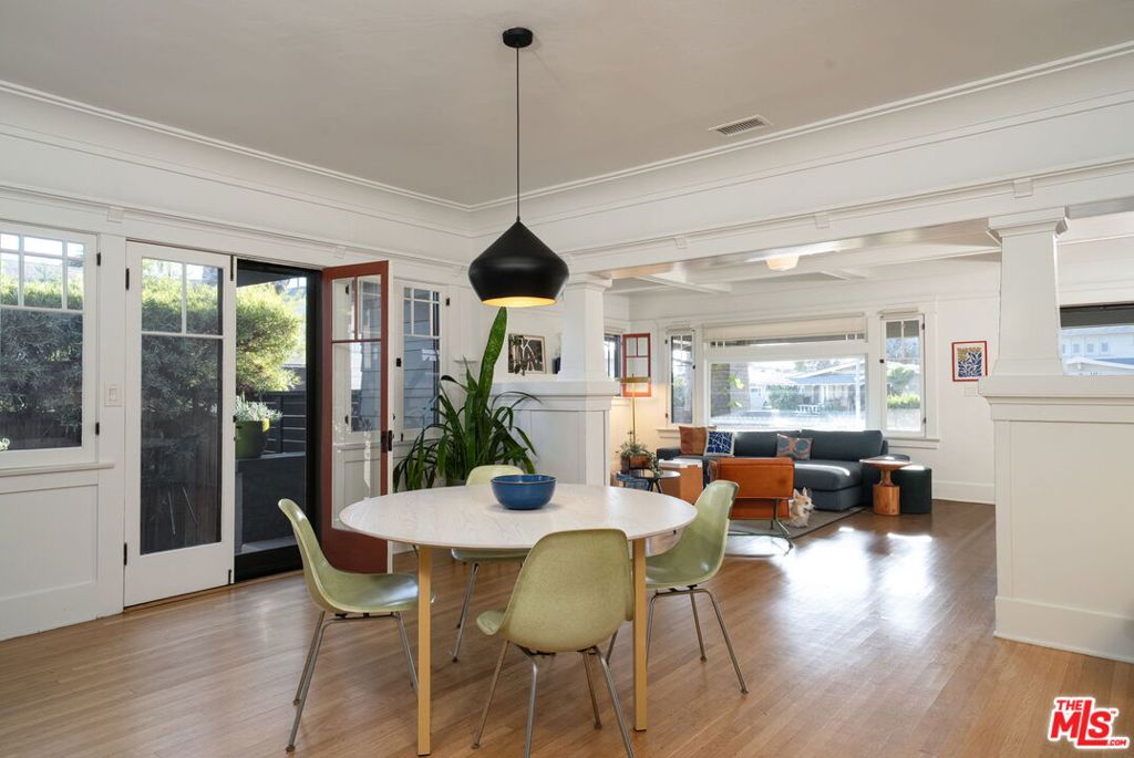 150 S Hobart Boulevard Property Photo 15