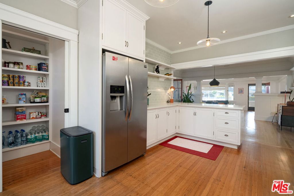 150 S Hobart Boulevard Property Photo 18