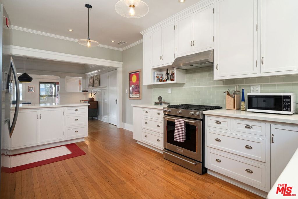 150 S Hobart Boulevard Property Photo 19