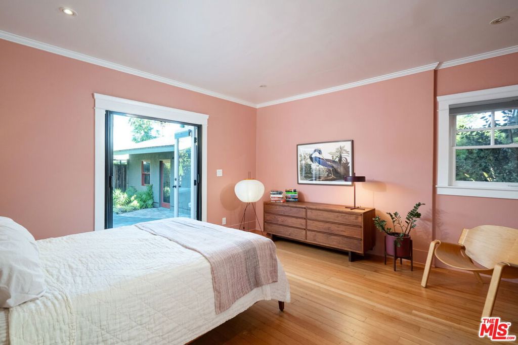 150 S Hobart Boulevard Property Photo 29