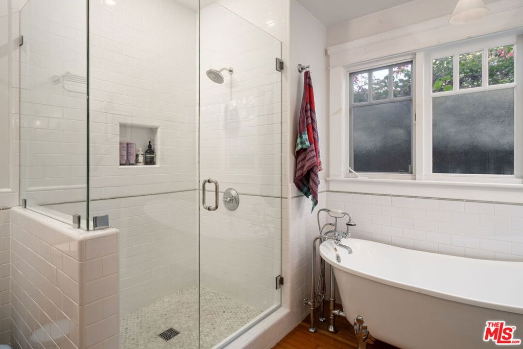 150 S Hobart Boulevard Property Photo 31