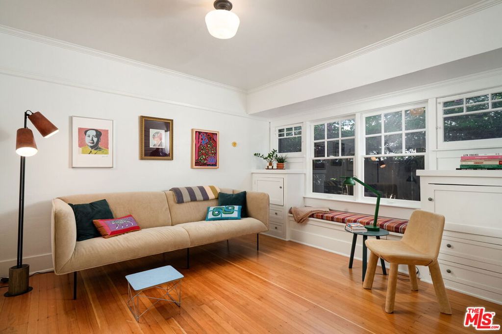 150 S Hobart Boulevard Property Photo 33