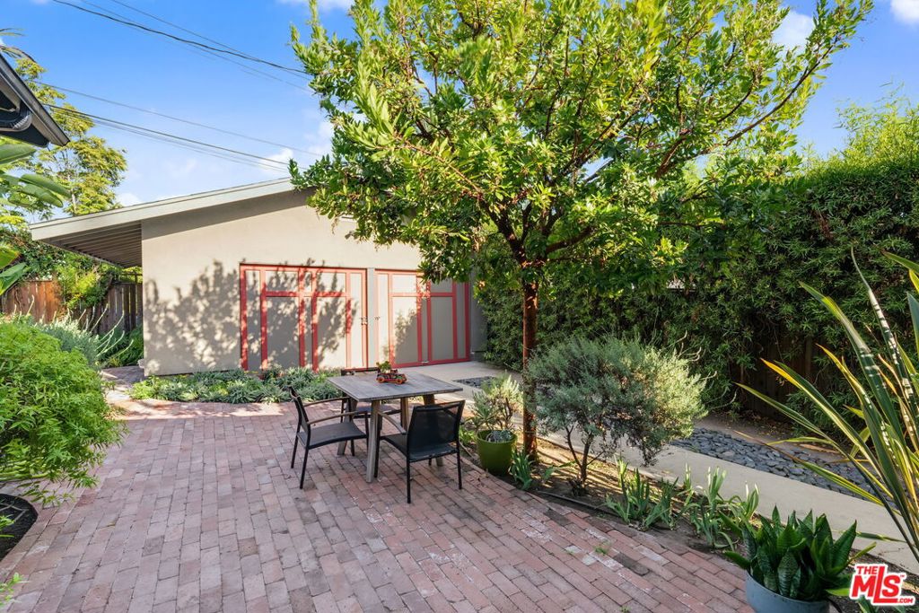 150 S Hobart Boulevard Property Photo 38
