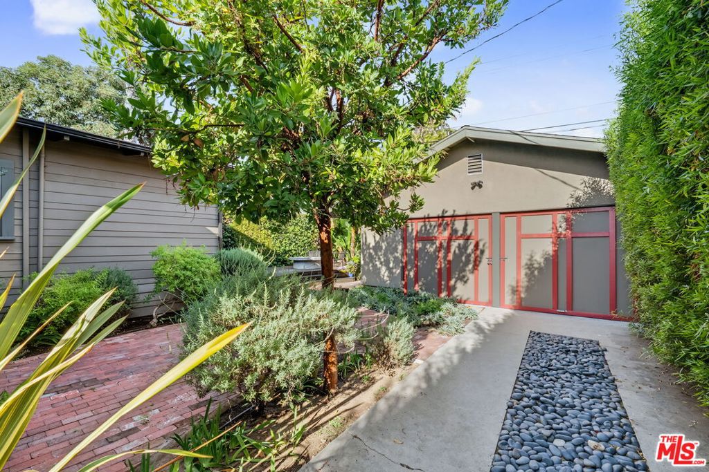 150 S Hobart Boulevard Property Photo 40