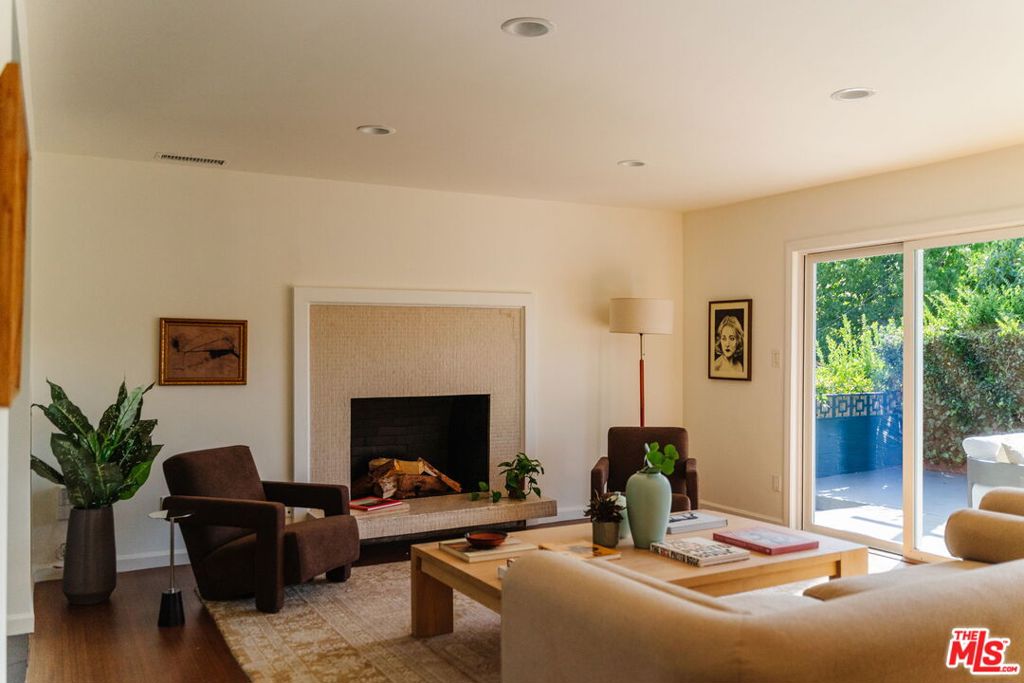 941 Fortune Way Property Photo 3