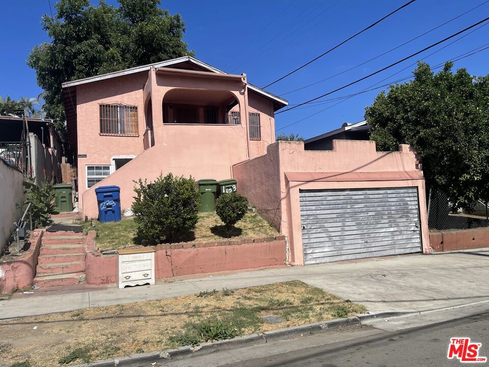 1233 N Evergreen Avenue Property Photo 1