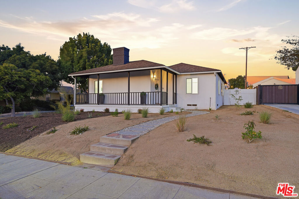 7800 S Victoria Avenue Property Photo 3
