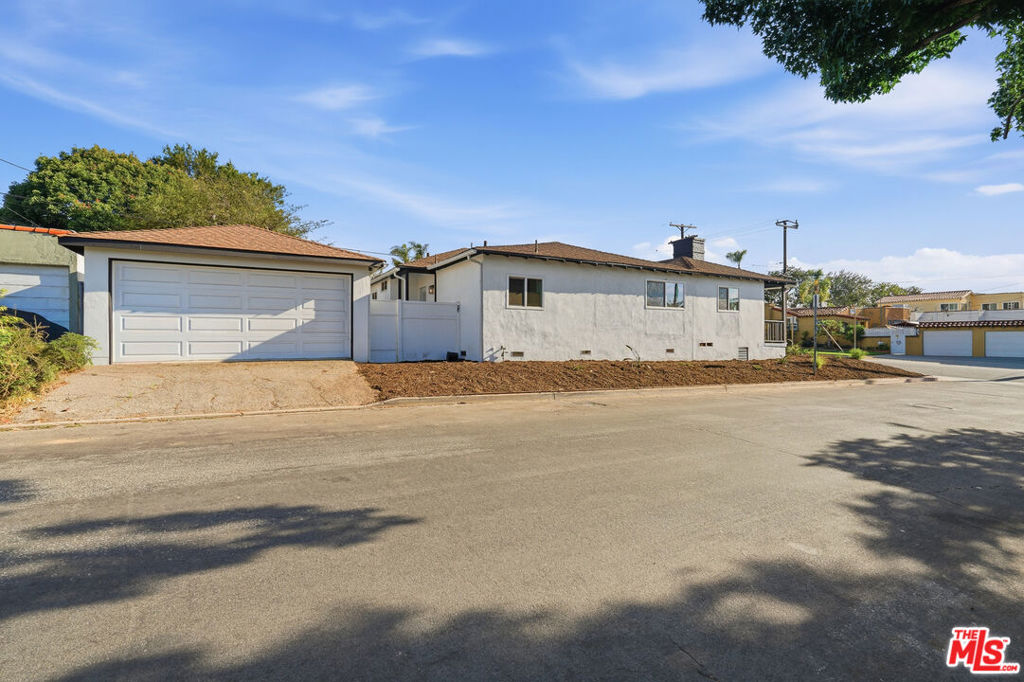 7800 S Victoria Avenue Property Photo 40