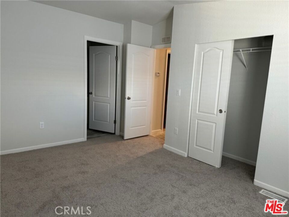 122 E Balboa Lane Property Photo 5