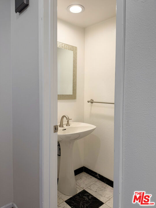 11643 Chandler Boulevard 111 Property Photo 10