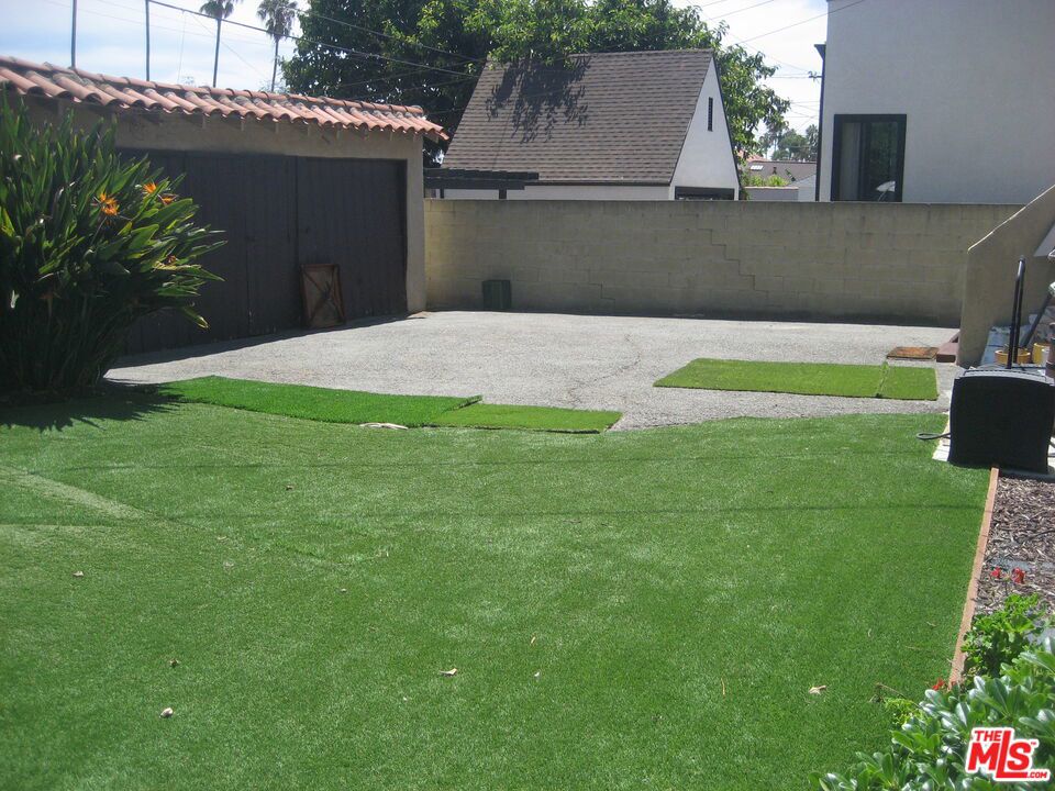 5310 S Rimpau Boulevard Property Photo 3