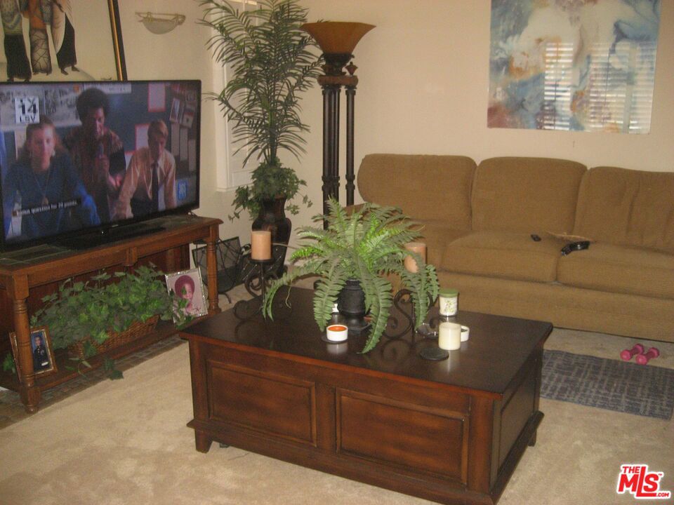 5310 S Rimpau Boulevard Property Photo 4