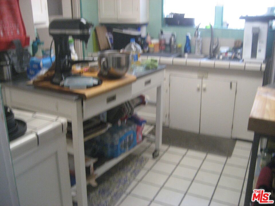 5310 S Rimpau Boulevard Property Photo 5