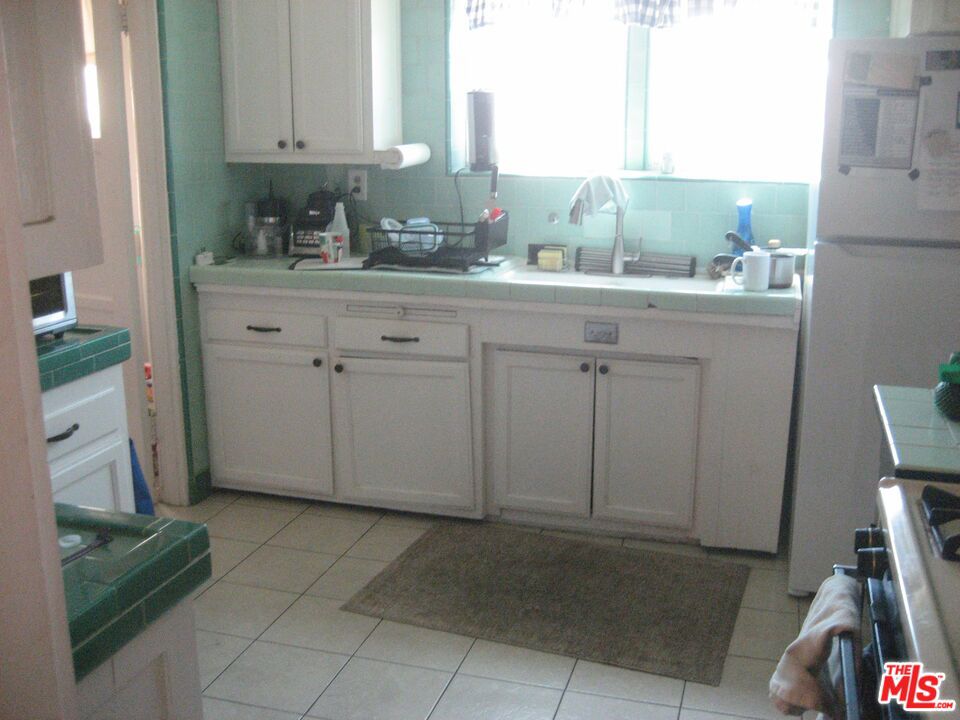 5310 S Rimpau Boulevard Property Photo 6