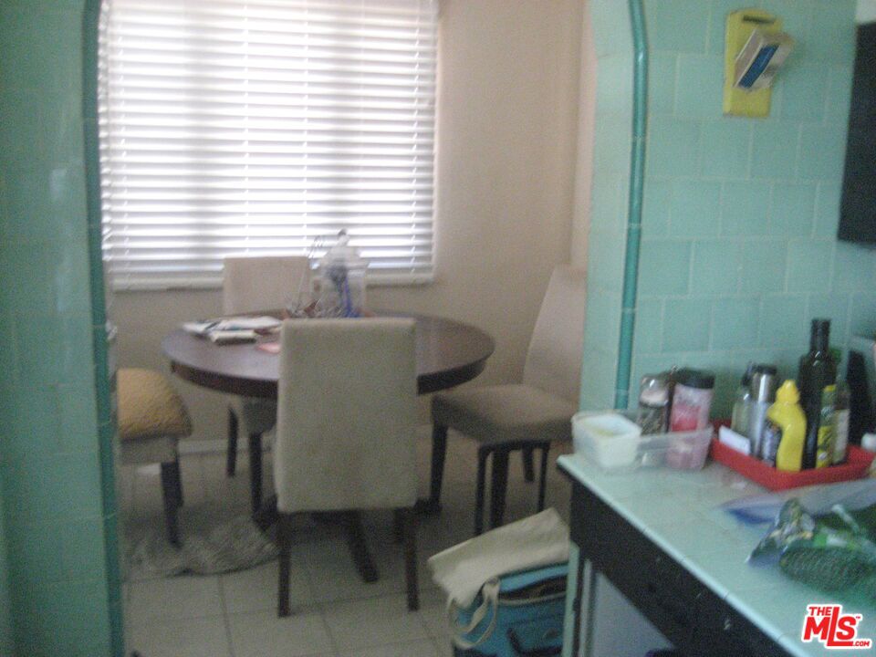 5310 S Rimpau Boulevard Property Photo 7