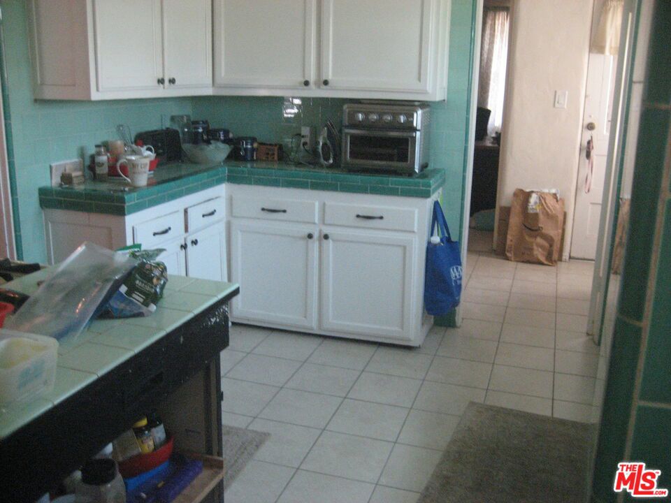 5310 S Rimpau Boulevard Property Photo 8