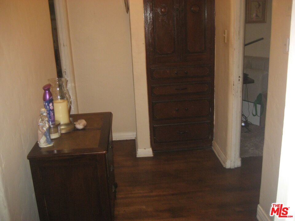 5310 S Rimpau Boulevard Property Photo 10
