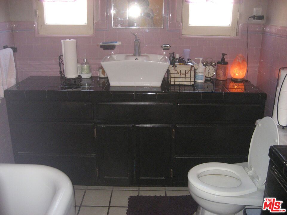 5310 S Rimpau Boulevard Property Photo 14