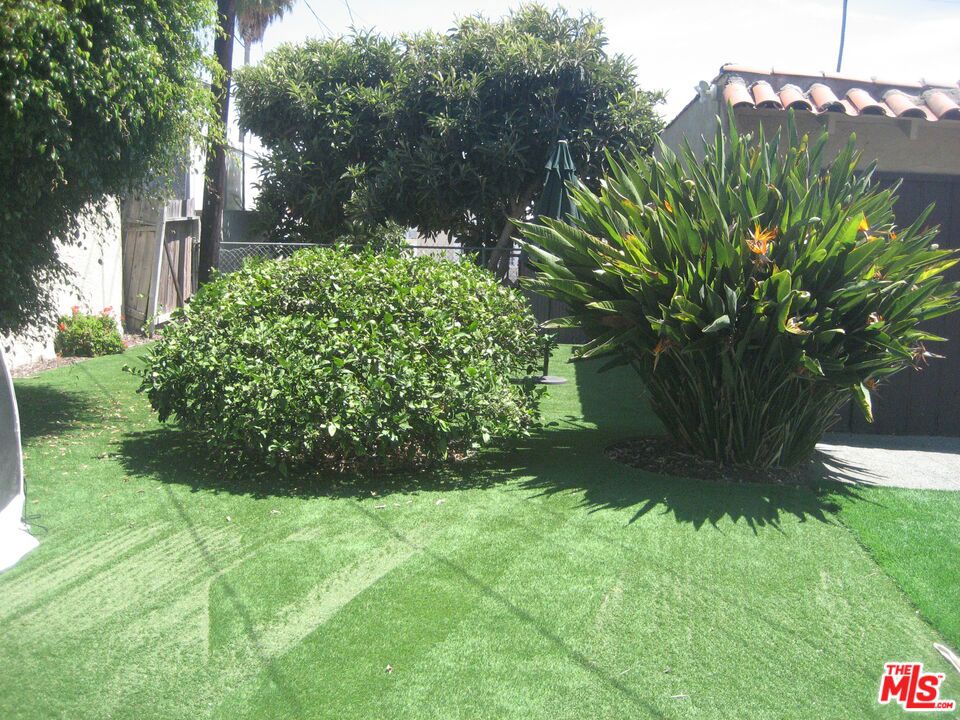 5310 S Rimpau Boulevard Property Photo 16