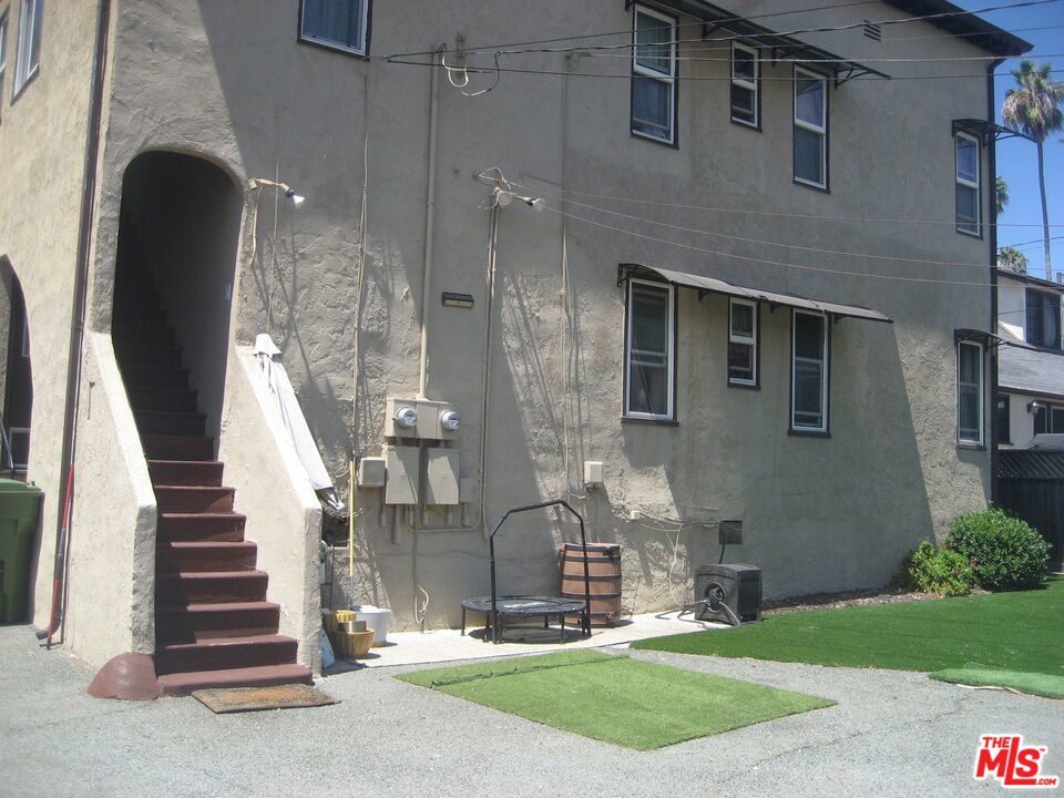 5310 S Rimpau Boulevard Property Photo 17