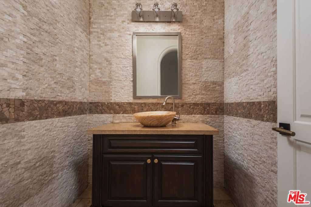 3932 Blue Canyon Drive Property Photo 15