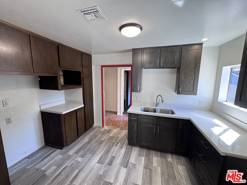 8412 Fenwick Street Property Photo 6