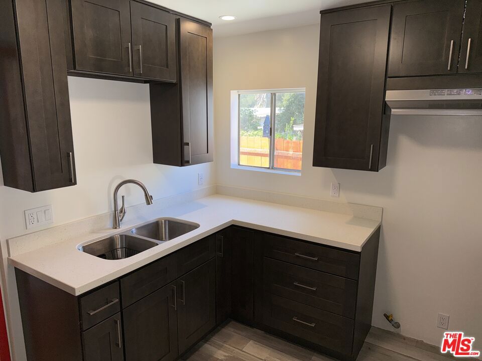 8412 Fenwick Street Property Photo 7