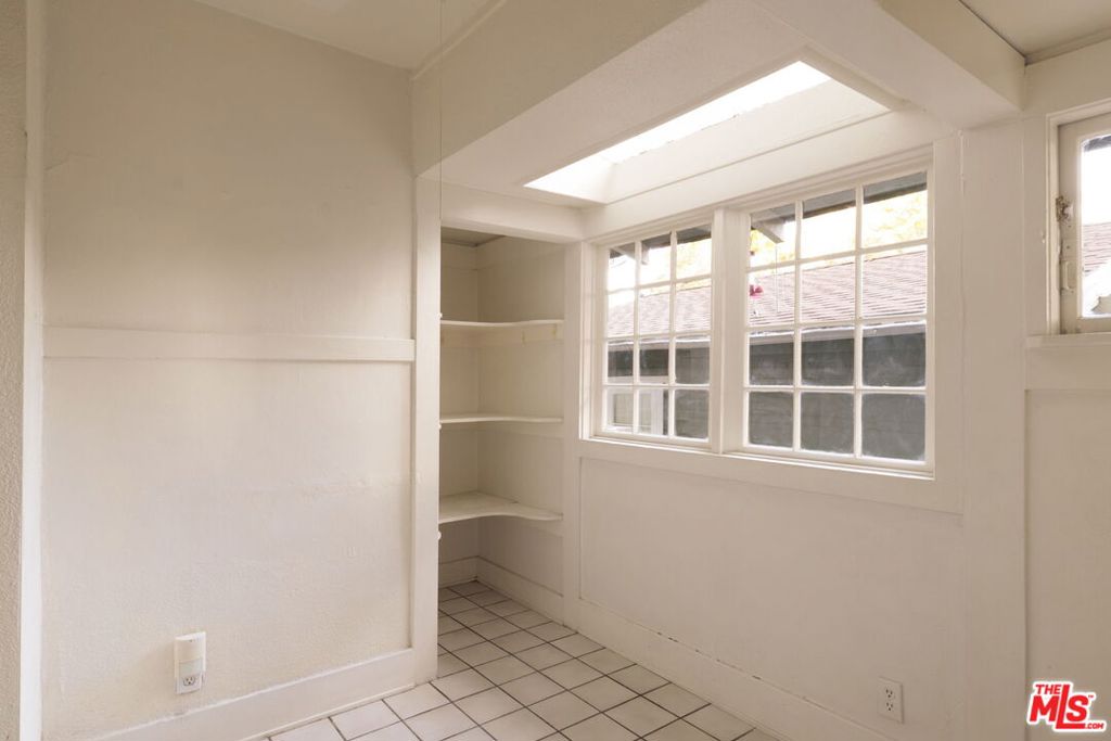 1410 N Mccadden Place Property Photo 14