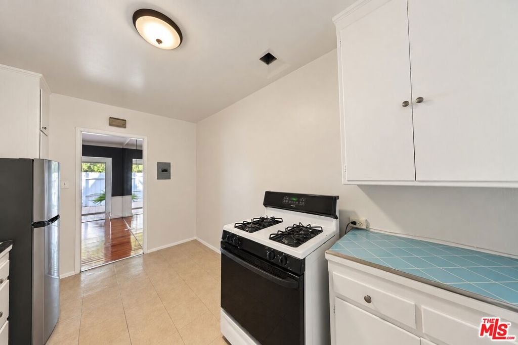 1323 N Olive Drive 23d Property Photo 22
