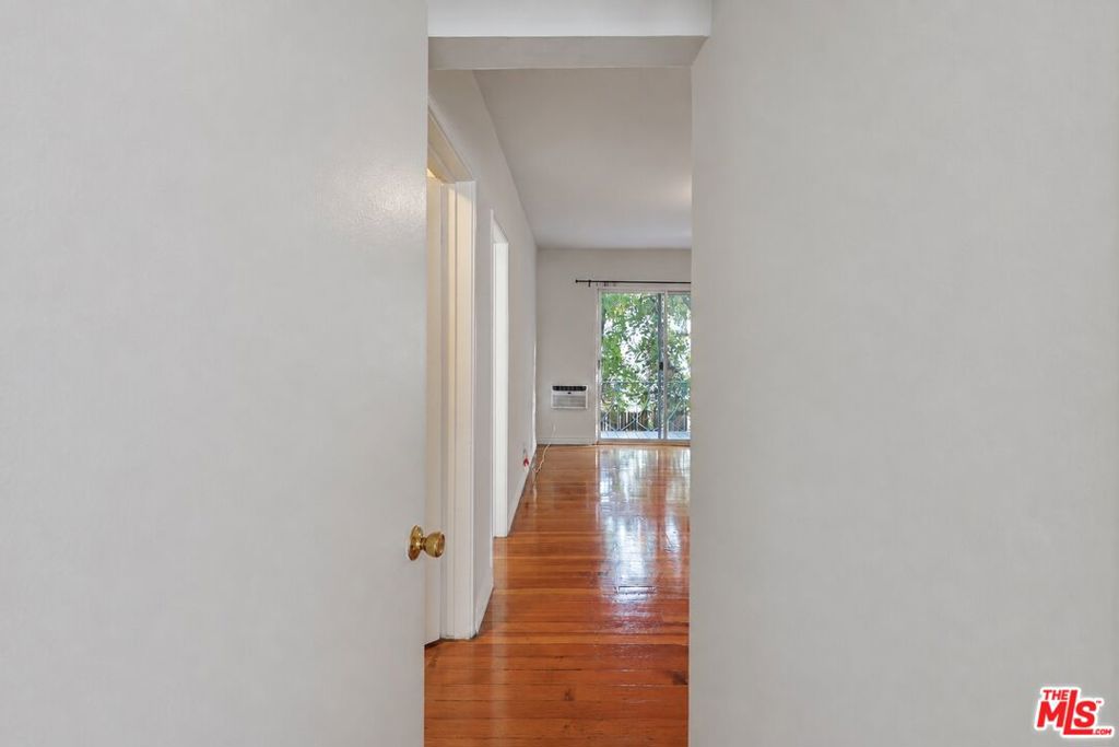 1323 N Olive Drive 23d Property Photo 23