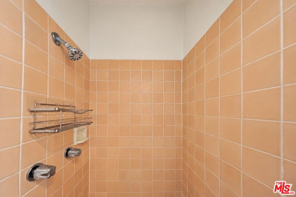 1323 N Olive Drive 23d Property Photo 35