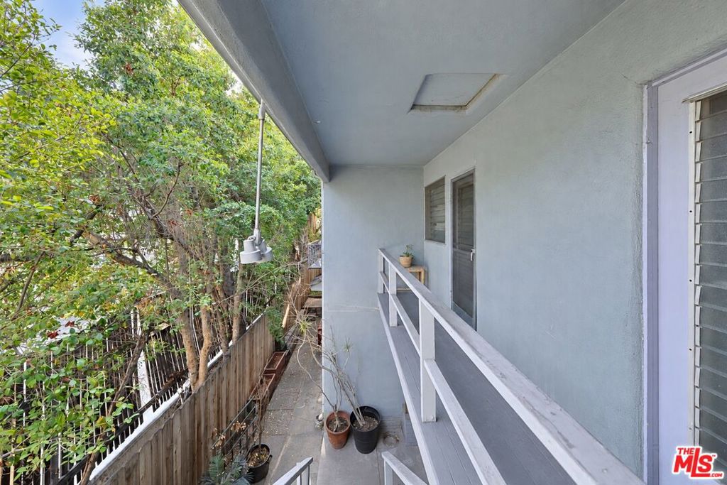 1323 N Olive Drive 23d Property Photo 41
