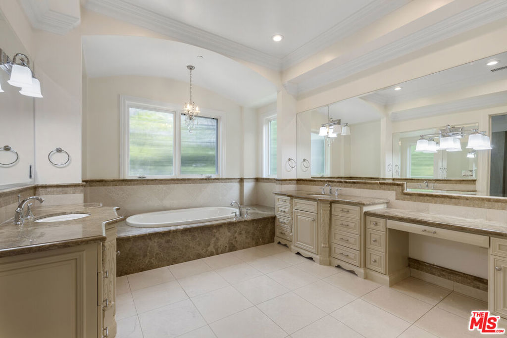 23334 Ostronic Drive Property Photo 16