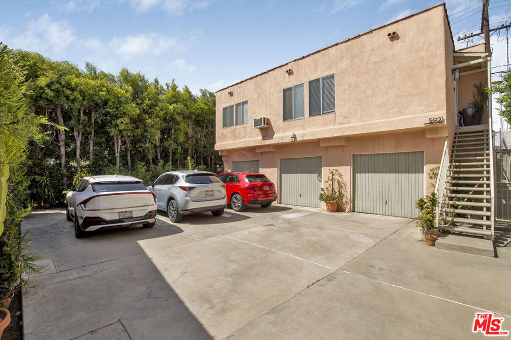 5913 Willoughby Avenue Property Photo 3