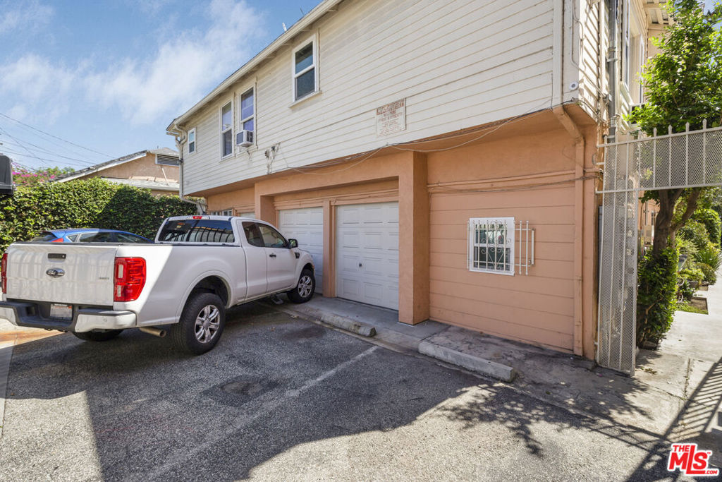 5913 Willoughby Avenue Property Photo 9