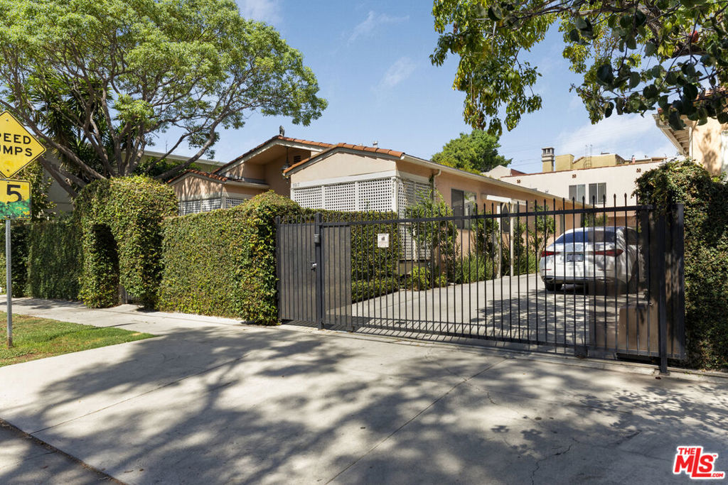 5913 Willoughby Avenue Property Photo 10