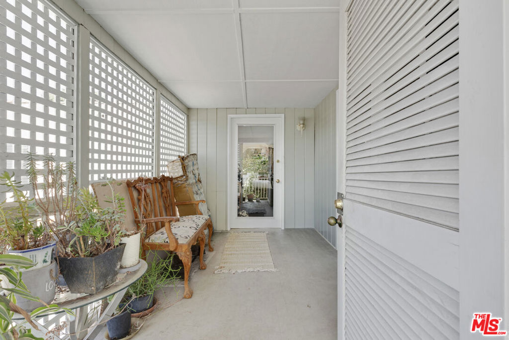 5913 Willoughby Avenue Property Photo 14
