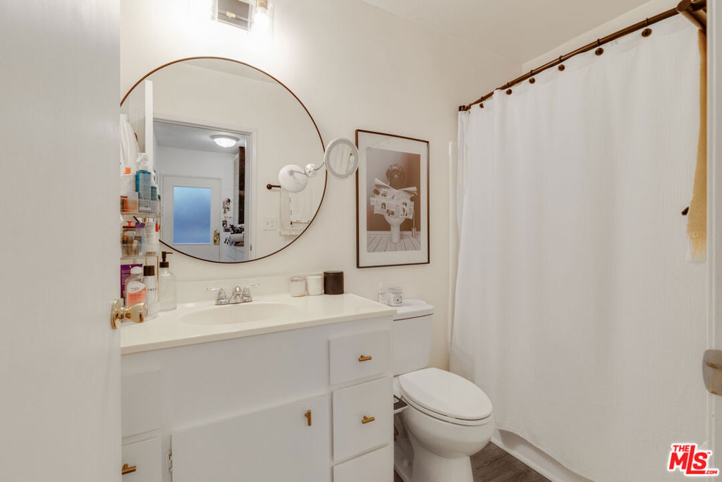 5913 Willoughby Avenue Property Photo 17
