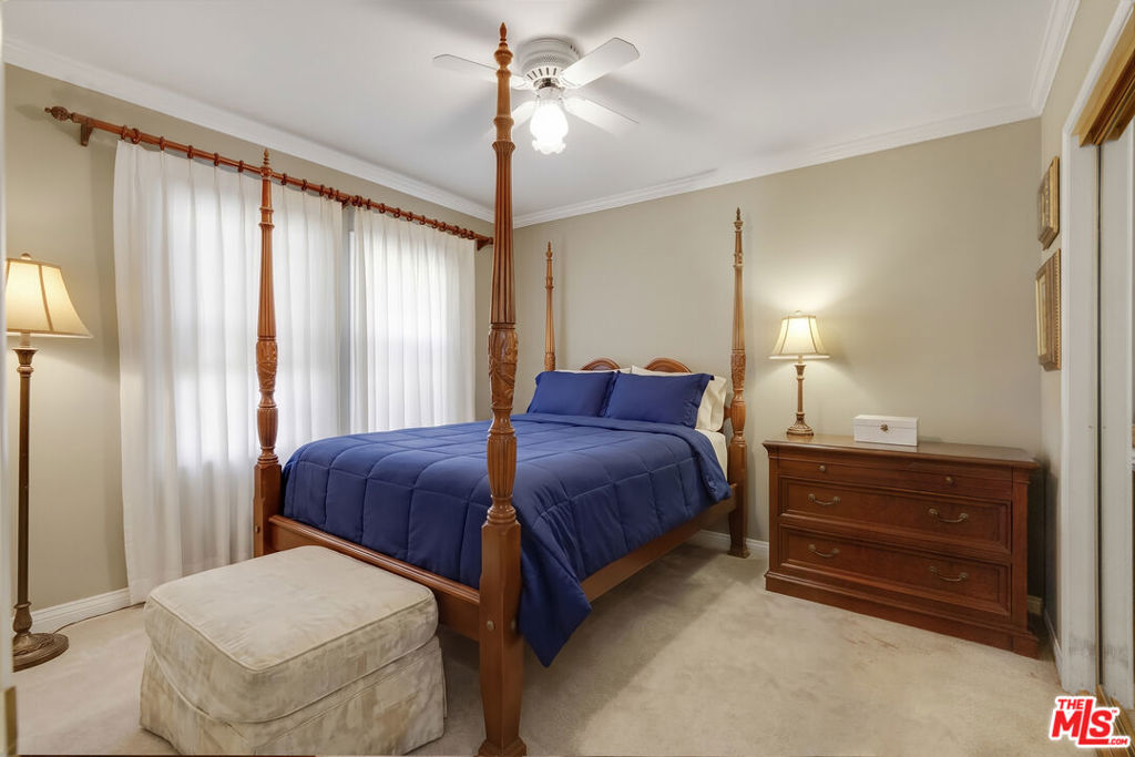 5913 Willoughby Avenue Property Photo 19