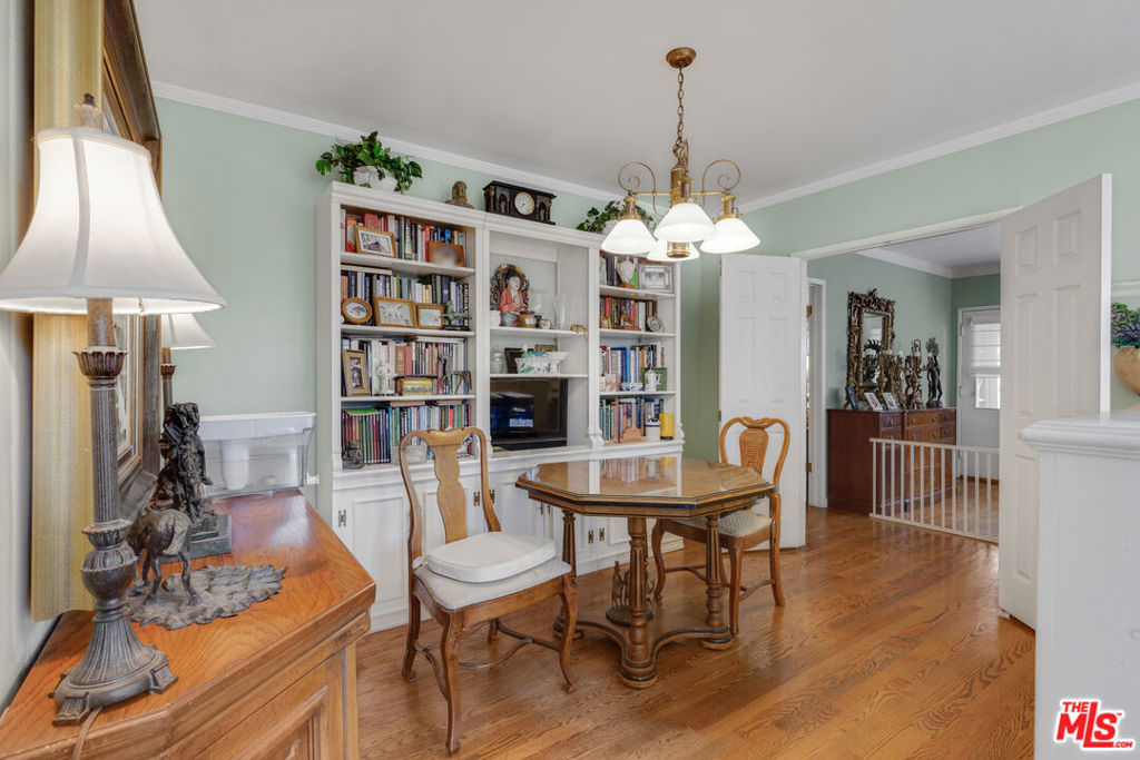 5913 Willoughby Avenue Property Photo 20