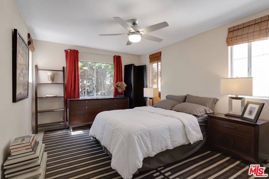 5913 Willoughby Avenue Property Photo 25