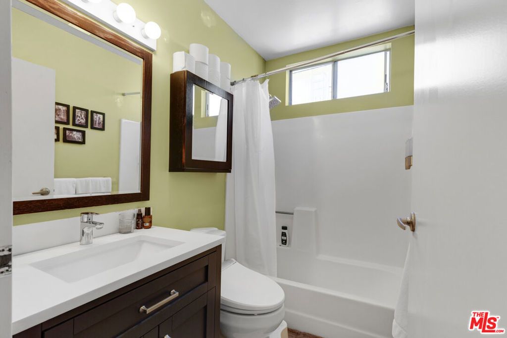 5913 Willoughby Avenue Property Photo 27